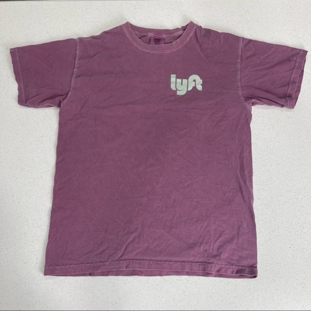 LYFT Graphic Tee💫💜